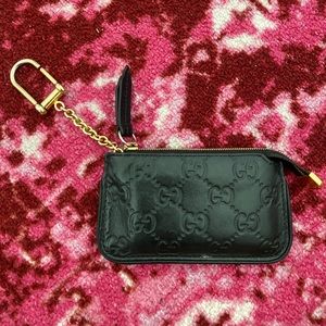 Gucci Signature key case.